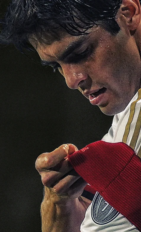 皇家马德里老将“卡卡”球场帅照手机壁纸