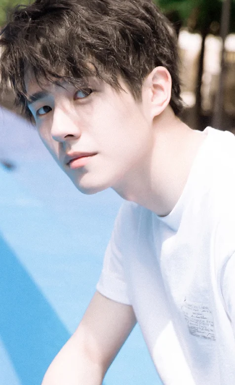 刘昊然清爽近照手机壁纸图片