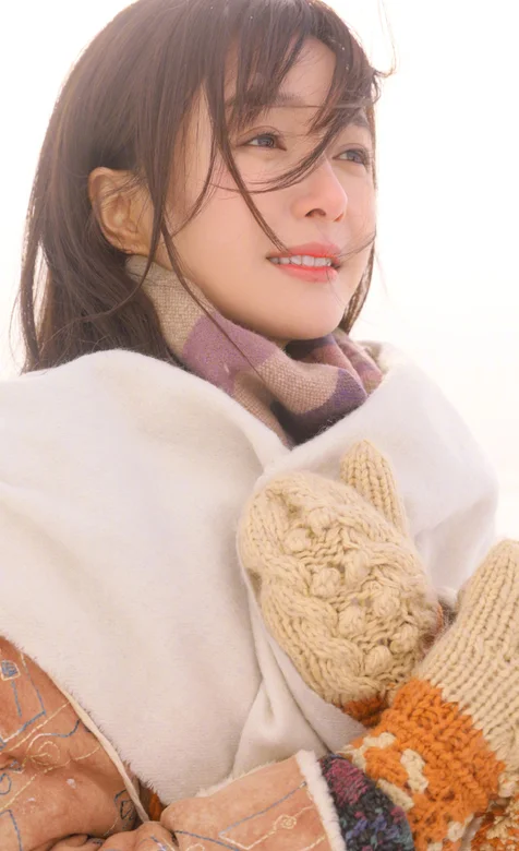 长发美女秦岚冬季写真手机壁纸