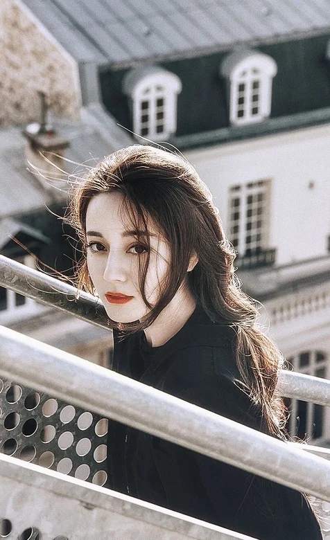 迪丽热巴街拍写真手机壁纸