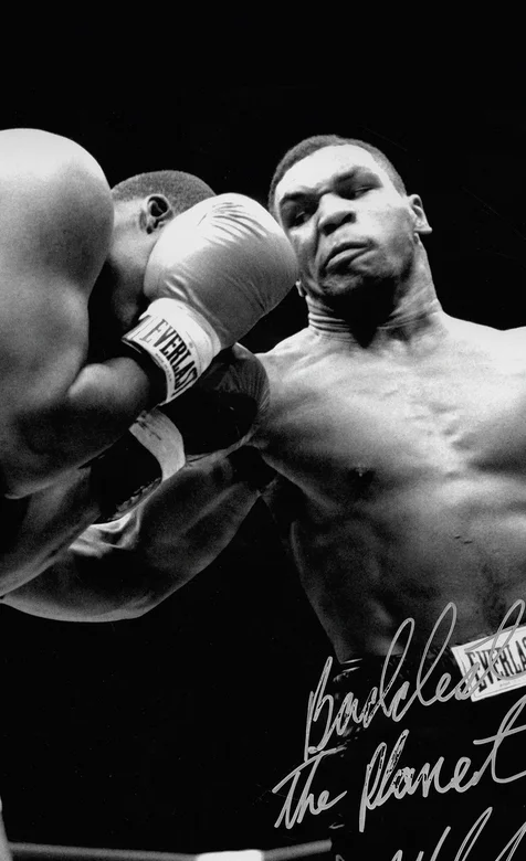 拳台上打拳的泰森手机壁纸图片