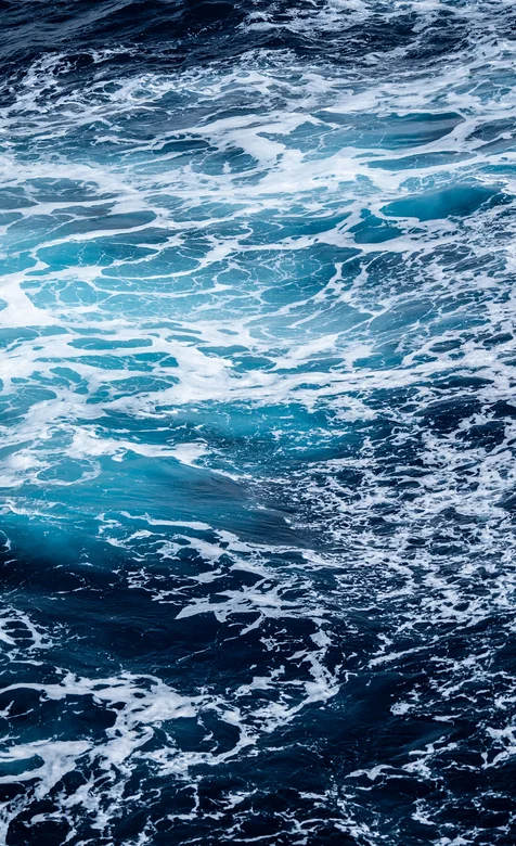 深海处深蓝色的海水手机壁纸