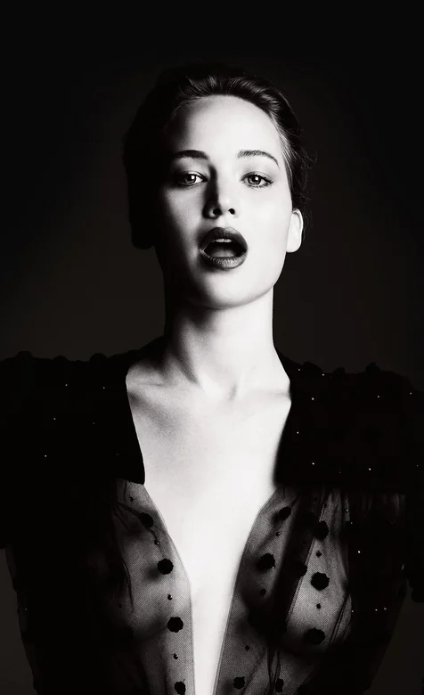 性感好莱坞女星大开胸透明礼服写真手机壁纸