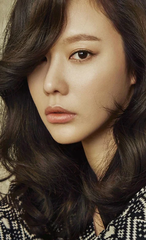 卷发高冷的韩国女星头像手机壁纸图片
