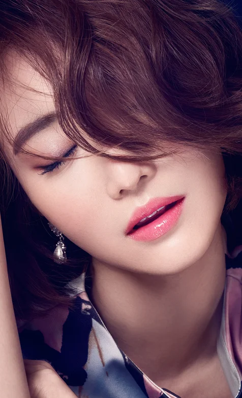 长卷发韩国美女手机壁纸