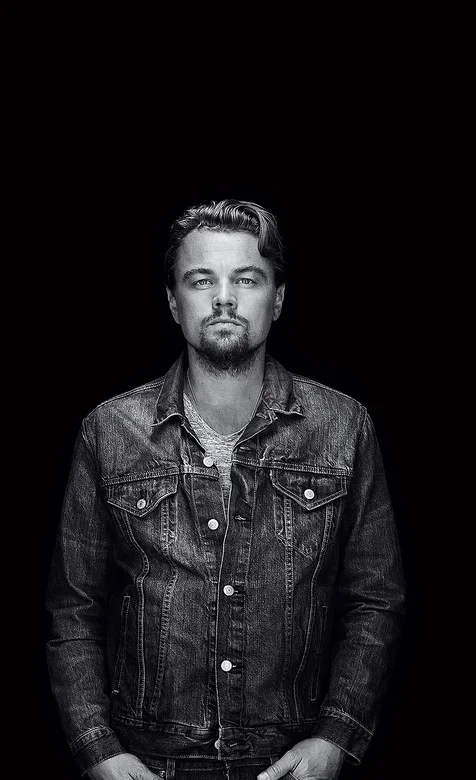 穿着牛仔衣服裤子的小李子“莱昂纳多”