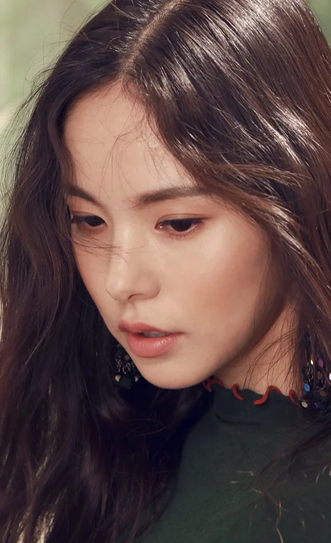 长发的女生唯美侧脸