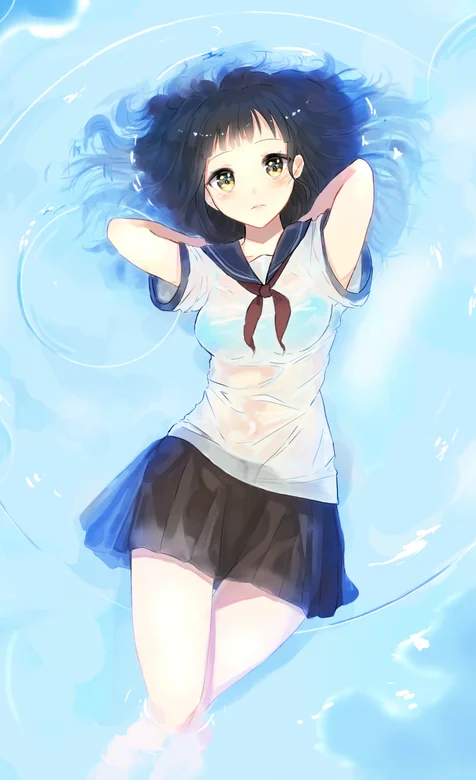 躺着水中的动漫长发美女