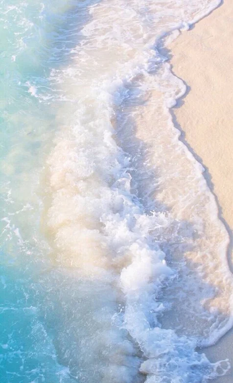 精美的沙滩拍打海浪的手机壁纸