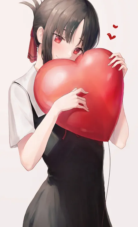 手抱爱心的动漫女孩