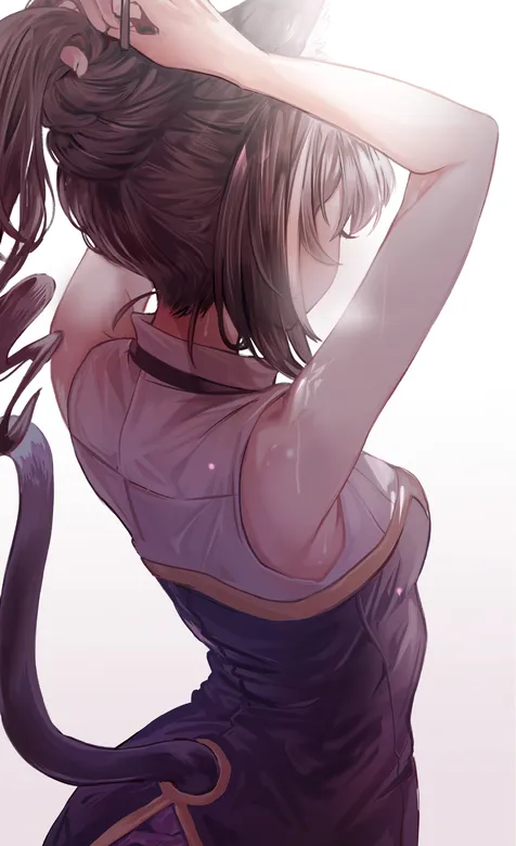 双手盘发的动漫猫女郎