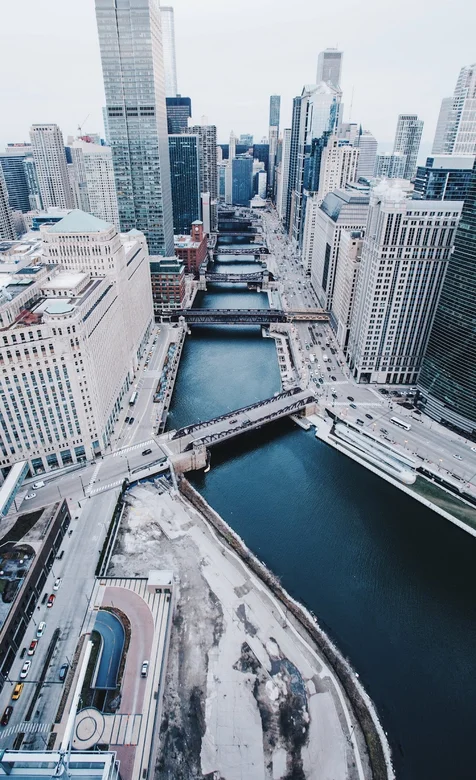大江两边的繁华城市高楼大厦手机壁纸