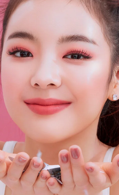 粉妆可爱的亚洲女生手机壁纸