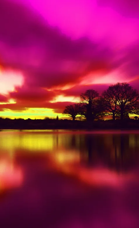 平静湖面上的粉色云彩奇幻风景手机壁纸
