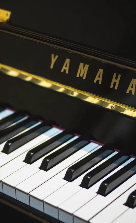 艺术镶金边的钢琴手机壁纸