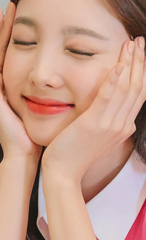 做可爱表情的少女手机壁纸