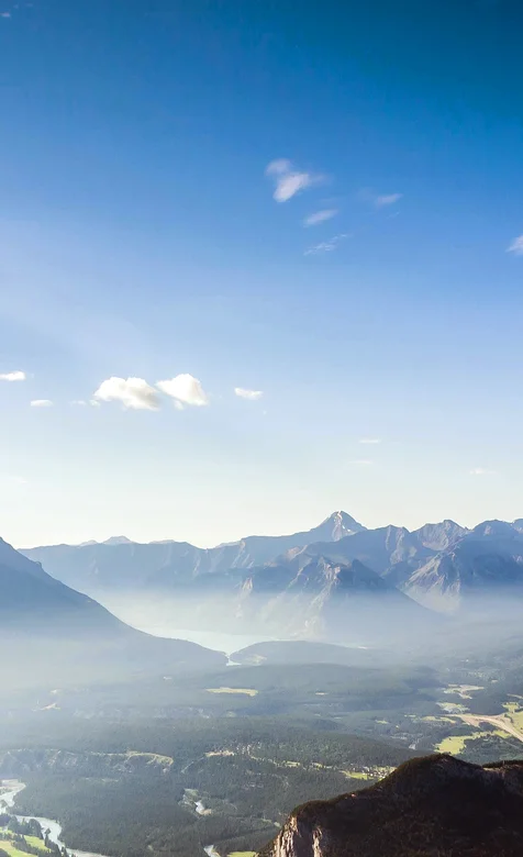 唯美的山脉和河流构成的一副唯美手机壁纸下载