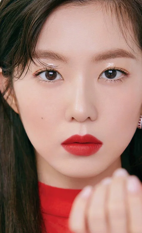 长发红唇的清纯韩国美女高清手机壁纸