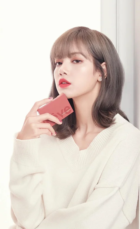 手拿LOVE卡片头靠窗台的女生高清手机壁纸