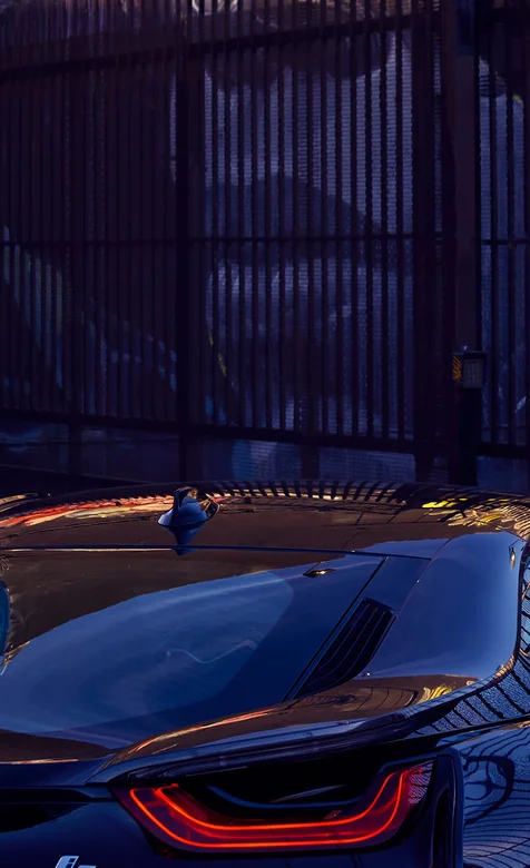 黑色宝马I8超级跑车帅气尾灯手机壁纸