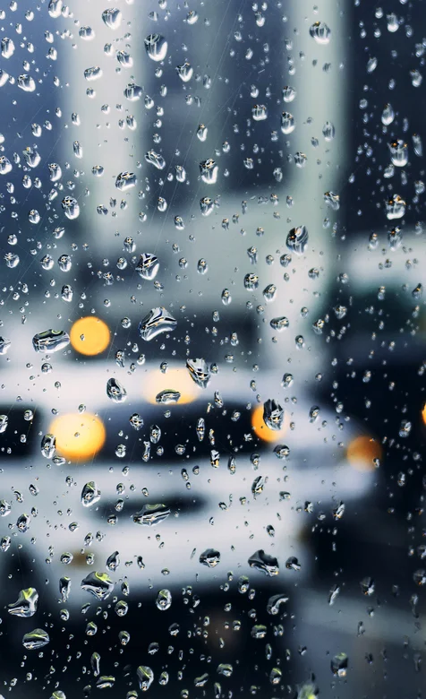 透过朦胧车窗看街景的唯美手机壁纸