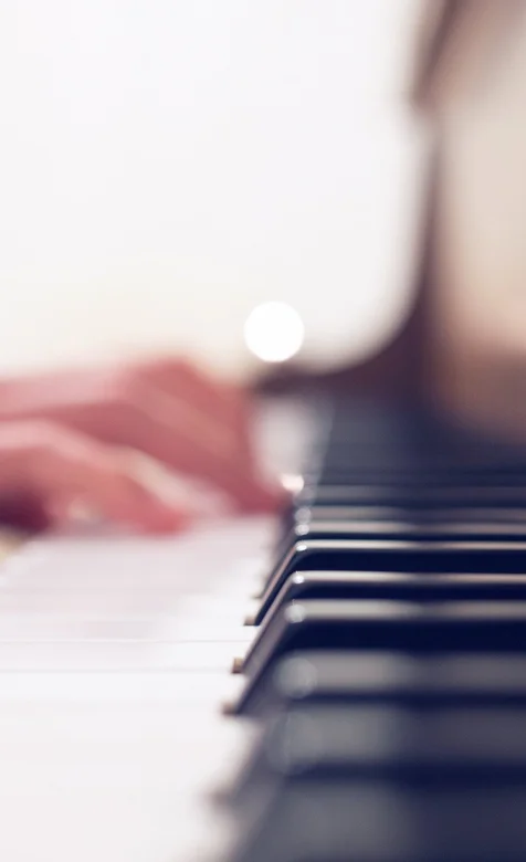 唯美钢琴的黑白键朦胧摄影高清手机壁纸
