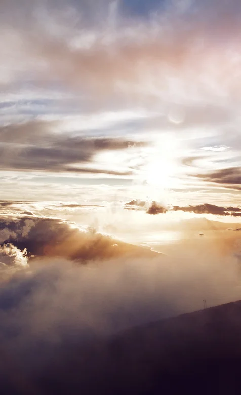 透过云彩看太阳，真美