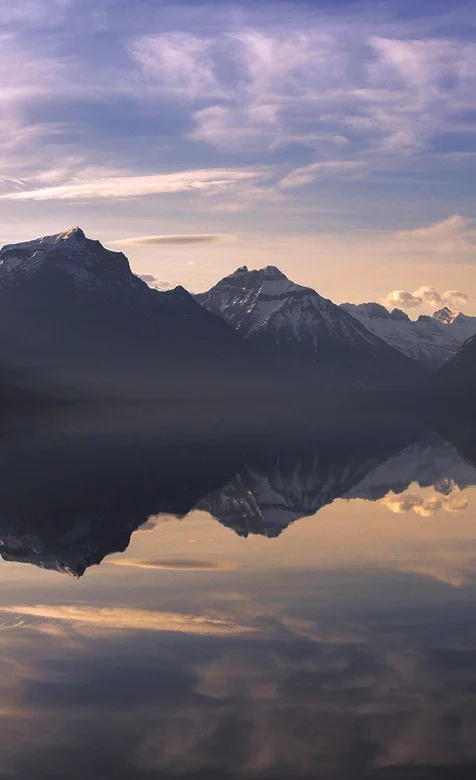 雪山和湖泊的超唯美场景超清手机锁屏壁纸