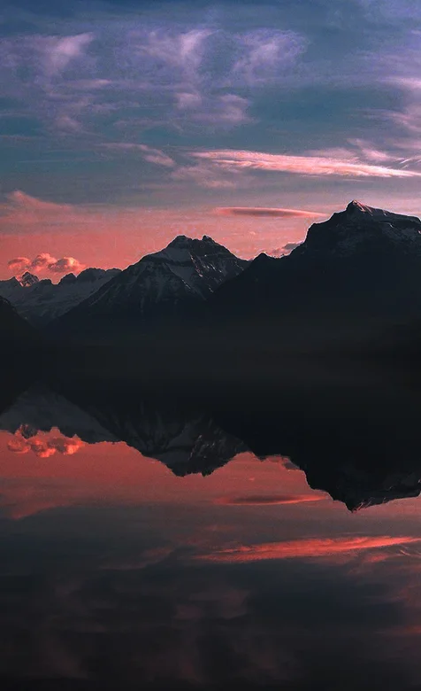 夕阳雪山下镜湖高清手机壁纸第二张