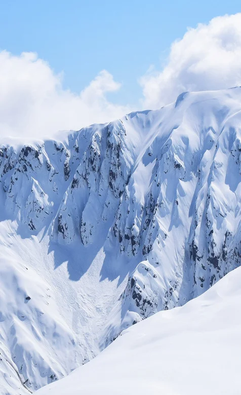 白茫茫的雪山这手机壁纸看着真舒心