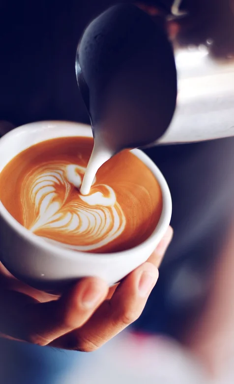 唯美的咖啡奶泡打花的手机壁纸