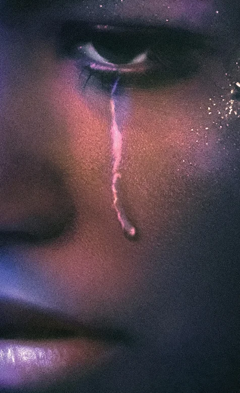 影视流泪的主角封面超清手机壁纸