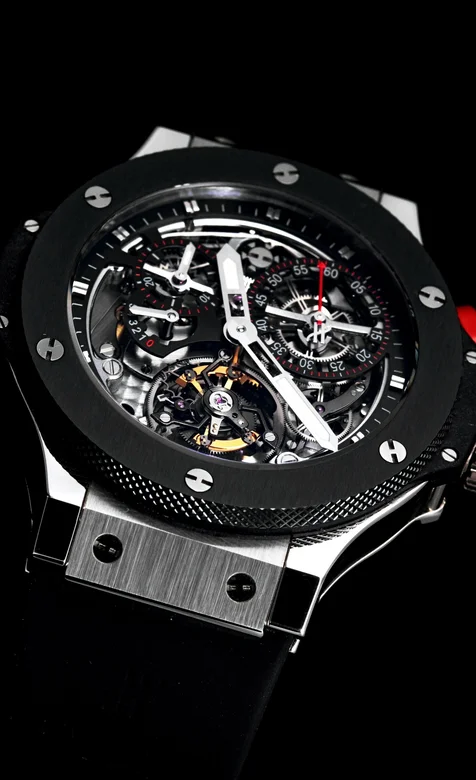 镂空黑色表盘的机械手表摄影高清手机壁纸