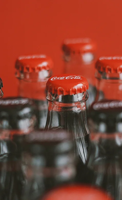 玻璃瓶装肥宅快乐水“可口可乐”的手机壁纸，看着就解渴