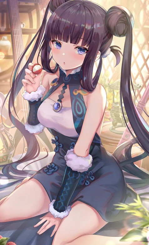 双丸子头动漫二次元美女坐着吃荔枝的手机壁纸