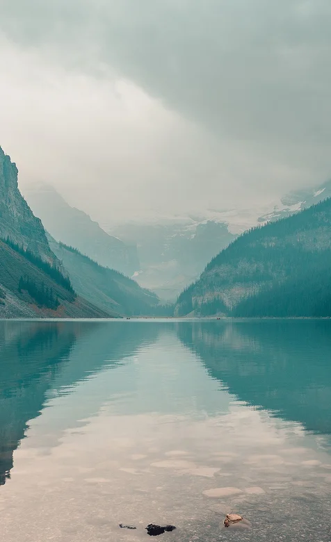山谷里的湖泊，水真的好干净