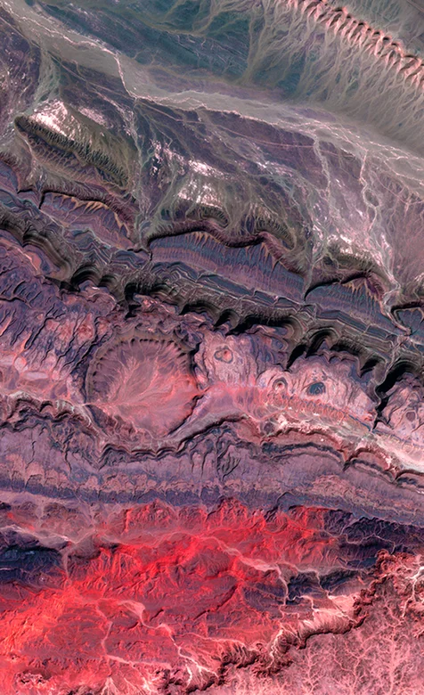 岩壁地带的高清卫星图创意手机壁纸