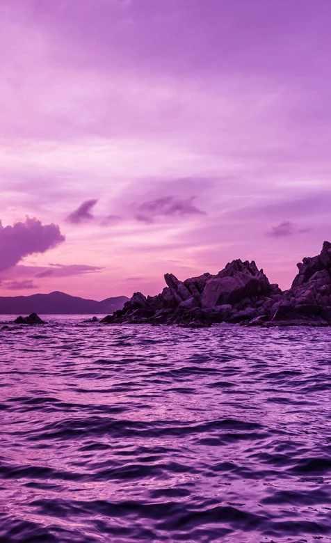 紫色彩霞阳光海上风景唯美手机壁纸