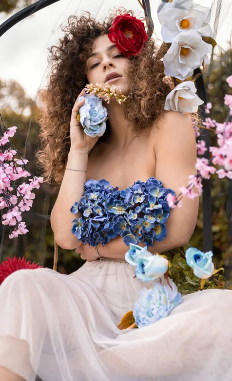 裸上身与花摄影的欧美美女模特艺术摄影手机壁纸