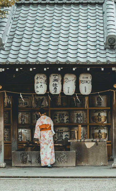 日本风格手机壁纸，日式建筑，穿和服的日本女性