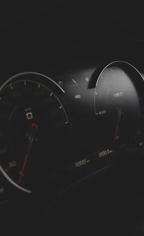 创意宝马跑车M5液晶仪表盘摄影手机壁纸