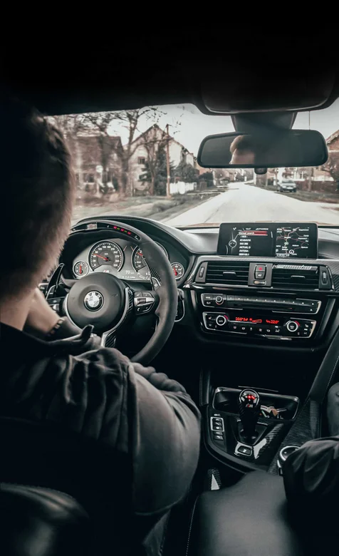 宝马M3超级跑车实拍驾驶室中控方向盘高清手机壁纸