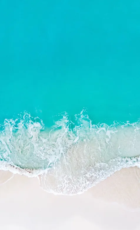 青蓝色的海上沙滩航拍高清手机壁纸