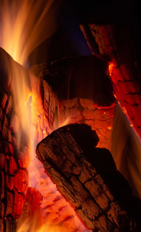 燃烧的木头唯美摄影创意手机壁纸