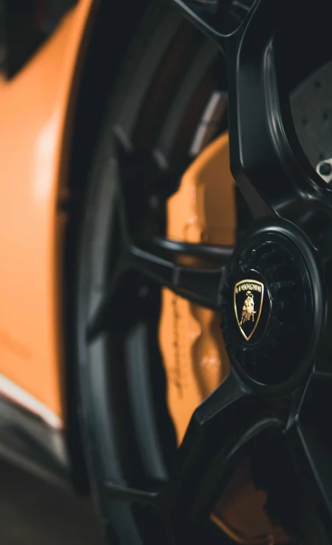 橙色兰博基尼跑车的黑色轮毂摄影手机壁纸