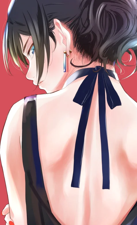 穿深V露背装的美背动漫美女