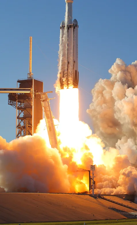 点火冲上云霄的运载火箭创意手机壁纸