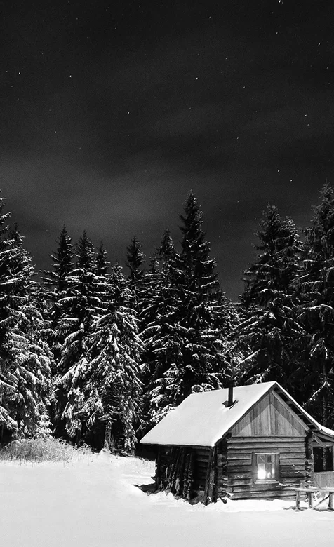 雪山森林中的小屋唯美摄影风景手机壁纸