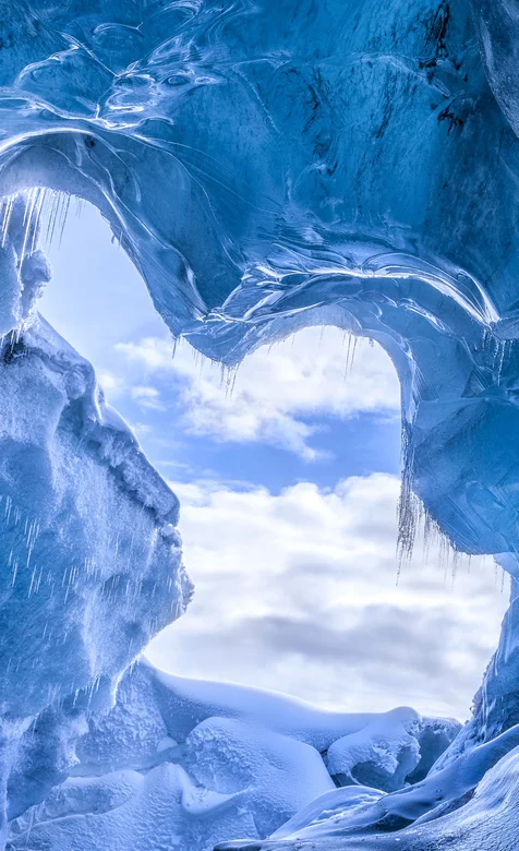 冰洞，雪山 冰天雪地 白云 唯美景色手机壁纸