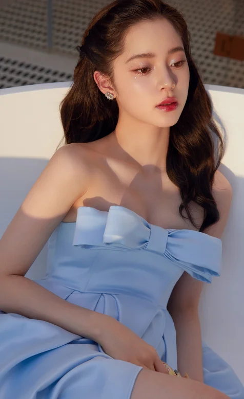 欧阳娜娜手机壁纸，欧阳娜娜蓝色抹胸裙浴室性感写真